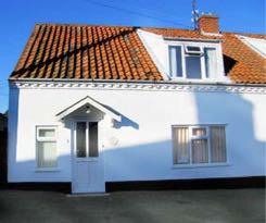 April Cottage, Wells, Norfolk. Self-Catering Cottage Side View